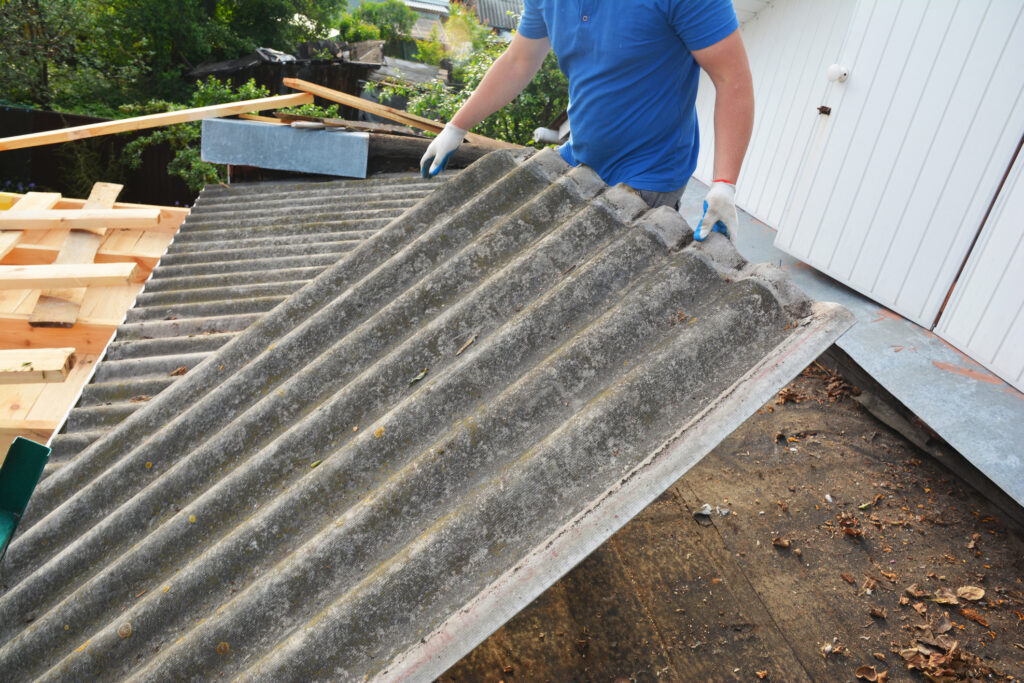 The Process of Emergency Roof Tarping 