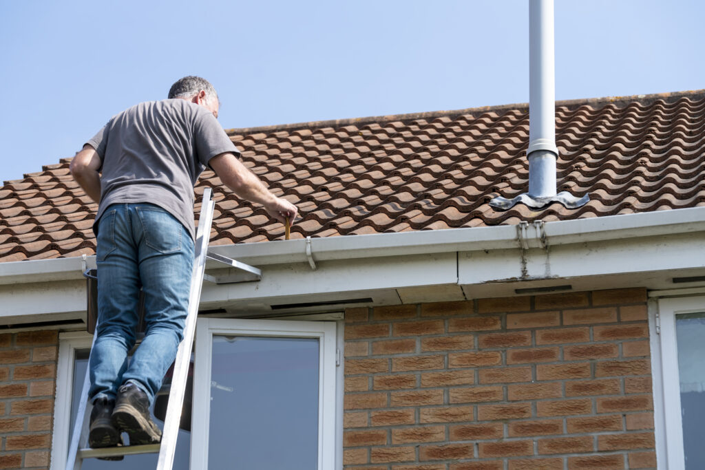 How to Maintain Roof Gutter Guard Maintenance